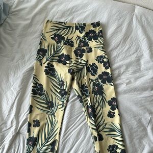 Beyond Yoga Olympus Floral Sunrise legging in size medium
